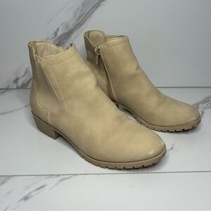 Me Too Dream Beige Ankle Booties Size 7